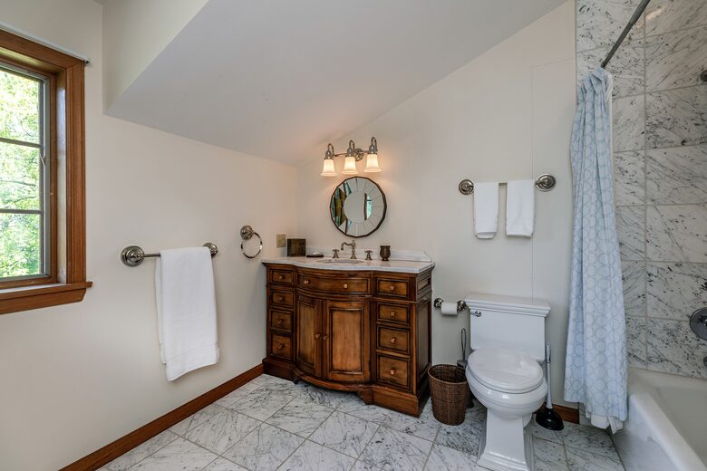 Gorgeous Lake House | 7 Bedrooms | Private Pool - Bridgewater, Connecticut