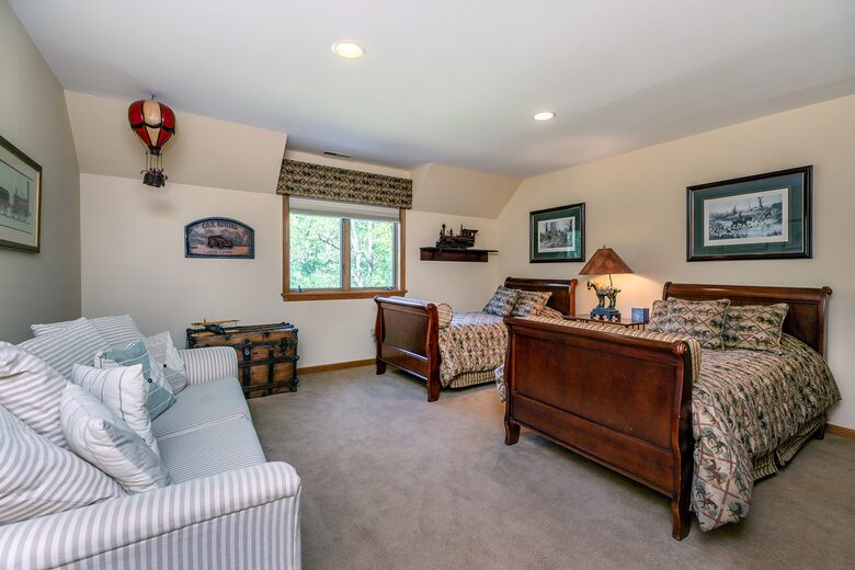 Gorgeous Lake House | 7 Bedrooms | Private Pool - Bridgewater, Connecticut