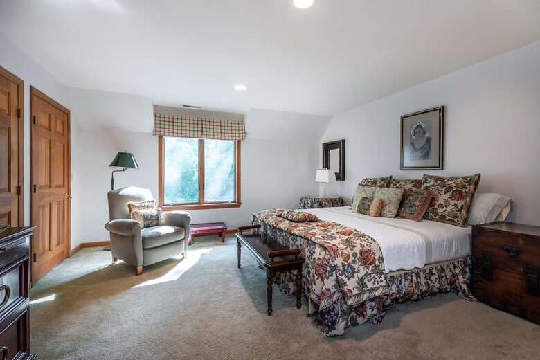 Gorgeous Lake House | 7 Bedrooms | Private Pool - Bridgewater, Connecticut