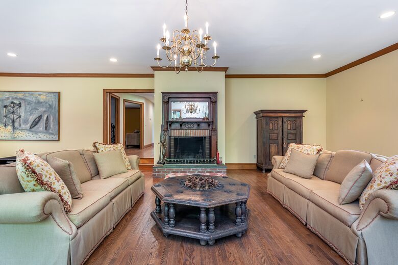 Gorgeous Lake House | 7 Bedrooms | Private Pool - Bridgewater, Connecticut