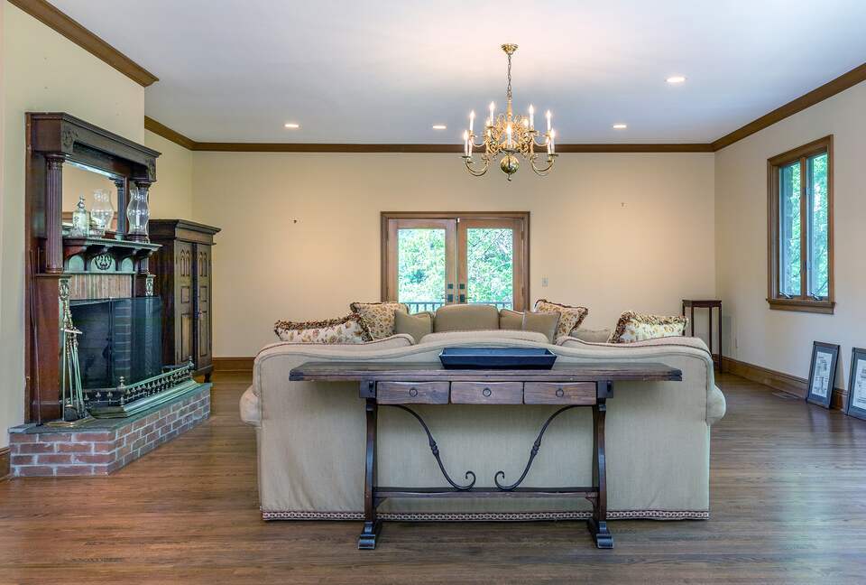 Gorgeous Lake House | 7 Bedrooms | Private Pool - Bridgewater, Connecticut