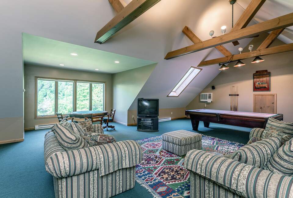 Gorgeous Lake House | 7 Bedrooms | Private Pool - Bridgewater, Connecticut