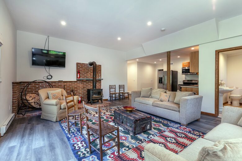 Gorgeous Lake House | 7 Bedrooms | Private Pool - Bridgewater, Connecticut