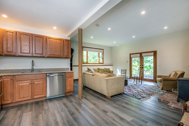 Gorgeous Lake House | 7 Bedrooms | Private Pool - Bridgewater, Connecticut