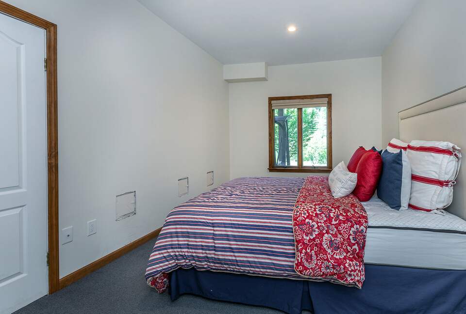 Gorgeous Lake House | 7 Bedrooms | Private Pool - Bridgewater, Connecticut