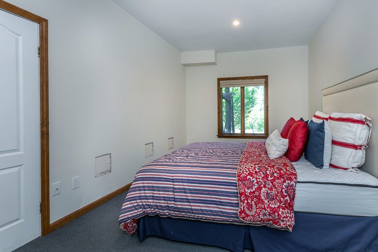 Gorgeous Lake House | 7 Bedrooms | Private Pool - Bridgewater, Connecticut