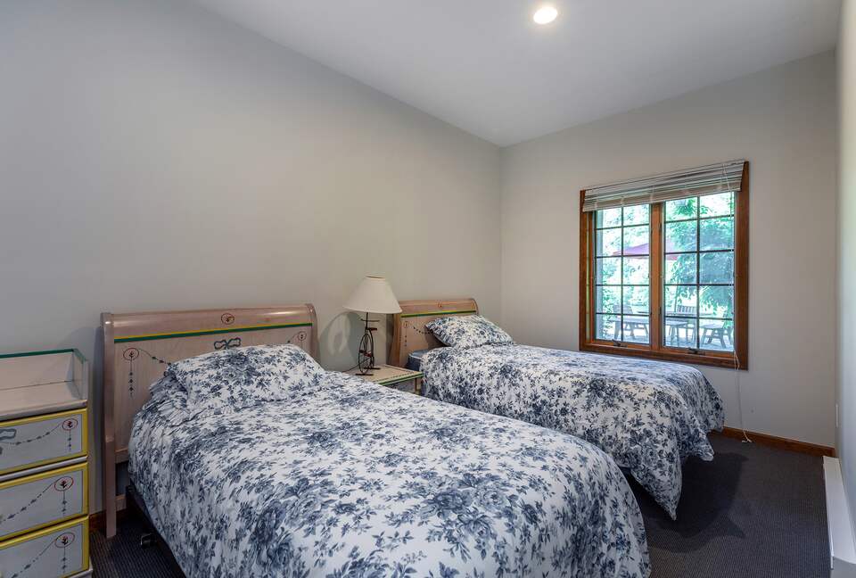 Gorgeous Lake House | 7 Bedrooms | Private Pool - Bridgewater, Connecticut