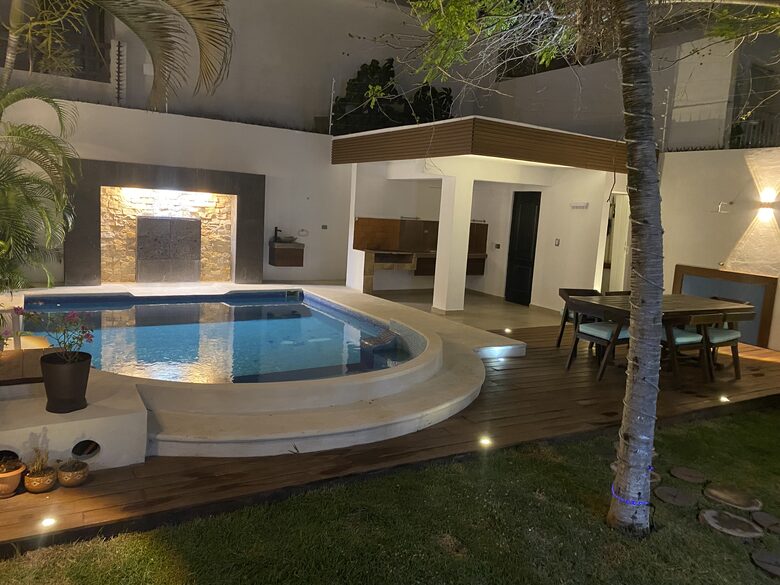 Modern Getaway with a Pool + Jacuzzi - Playa del Carmen, Mexico