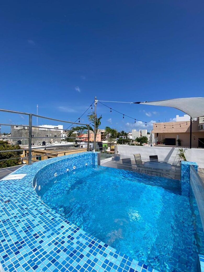 Modern Getaway with a Pool + Jacuzzi - Playa del Carmen, Mexico