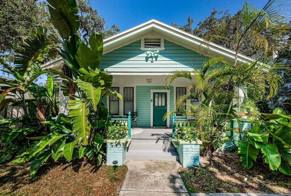 Quaint Bungalow just off Main Street - Dunedin, Florida