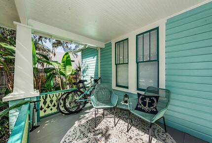 Quaint Bungalow just off Main Street - Dunedin, Florida