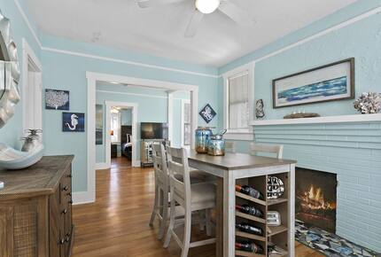 Quaint Bungalow just off Main Street - Dunedin, Florida