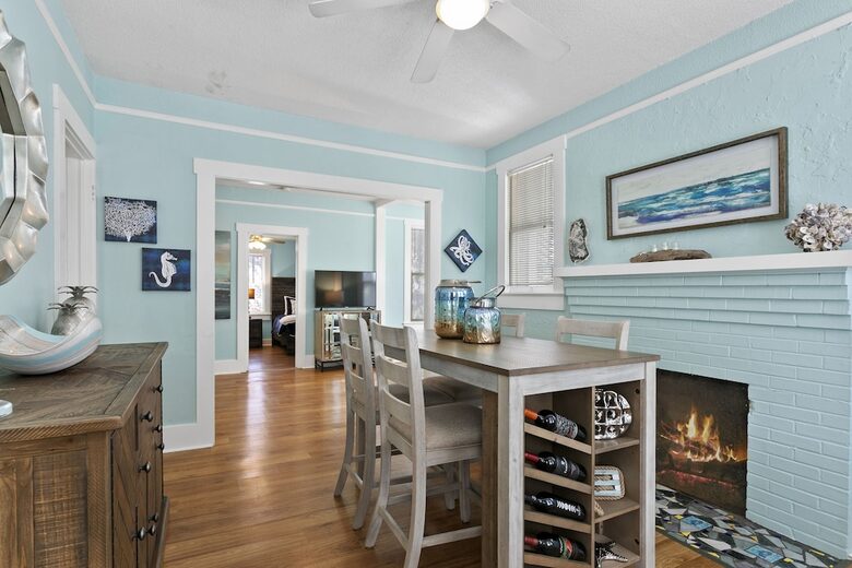 Quaint Bungalow just off Main Street - Dunedin, Florida