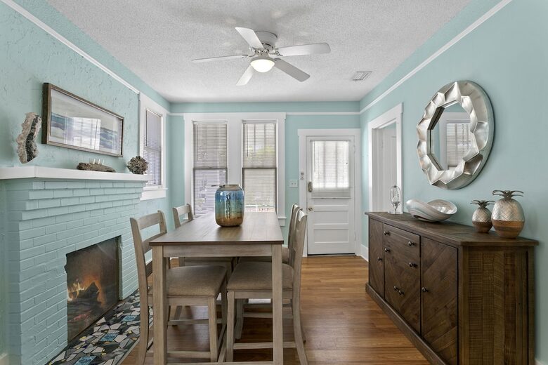 Quaint Bungalow just off Main Street - Dunedin, Florida