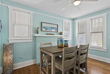 Quaint Bungalow just off Main Street - Dunedin, Florida