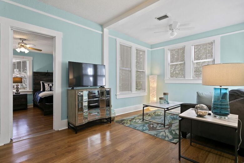 Quaint Bungalow just off Main Street - Dunedin, Florida