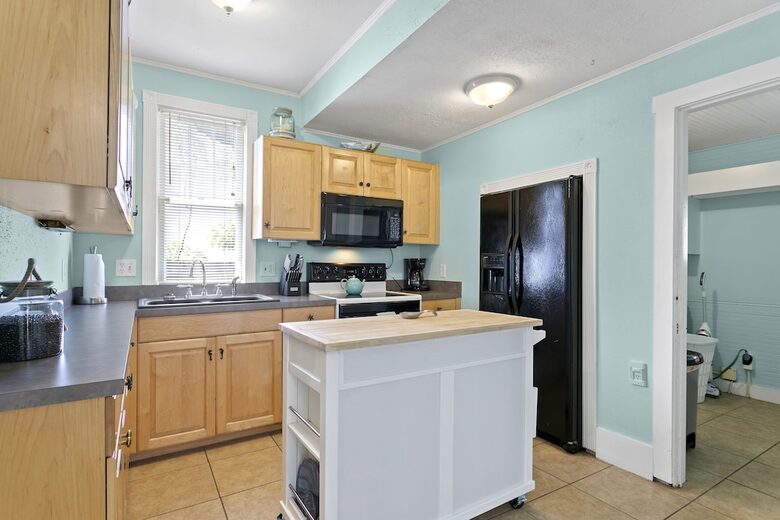 Quaint Bungalow just off Main Street - Dunedin, Florida