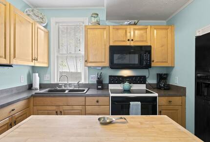 Quaint Bungalow just off Main Street - Dunedin, Florida