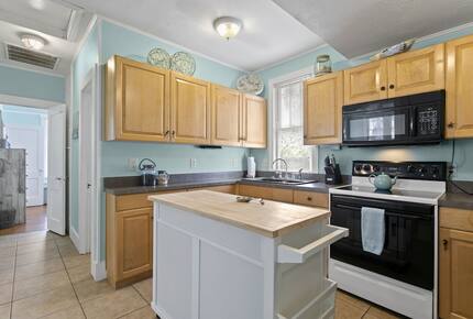 Quaint Bungalow just off Main Street - Dunedin, Florida