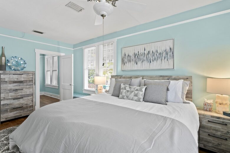 Quaint Bungalow just off Main Street - Dunedin, Florida