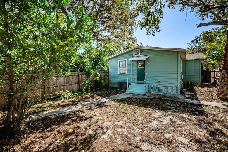 Quaint Bungalow just off Main Street - Dunedin, Florida