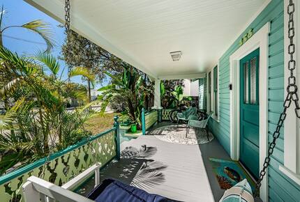 Quaint Bungalow just off Main Street - Dunedin, Florida