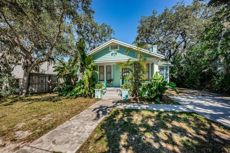 Quaint Bungalow just off Main Street - Dunedin, Florida