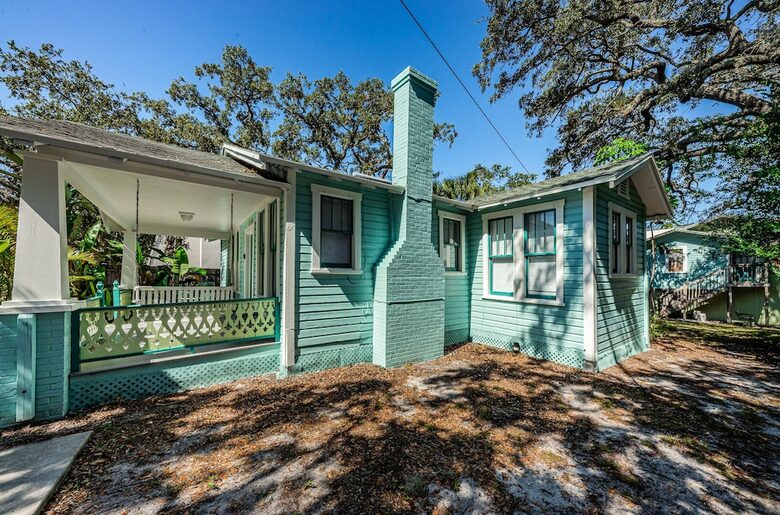 Quaint Bungalow just off Main Street - Dunedin, Florida