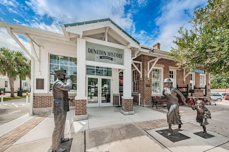 Quaint Bungalow just off Main Street - Dunedin, Florida