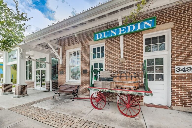 Quaint Bungalow just off Main Street - Dunedin, Florida