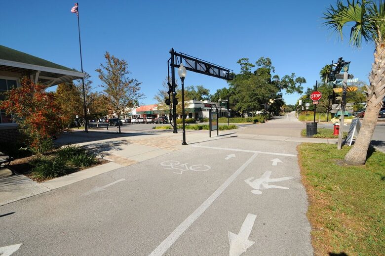 Quaint Bungalow just off Main Street - Dunedin, Florida