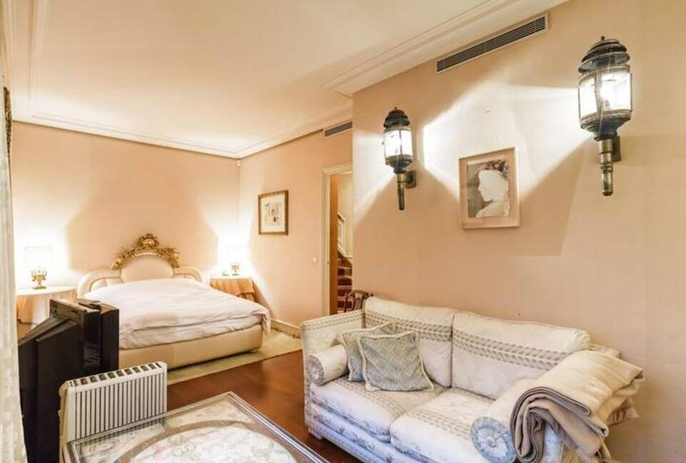 Luxury Central Paris (R) - Paris, France