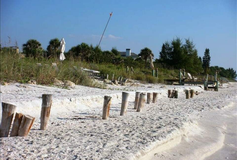 Idyllic Beachfront in Unique Casey Key - Osprey, Florida