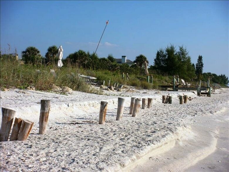 Idyllic Beachfront in Unique Casey Key - Osprey, Florida