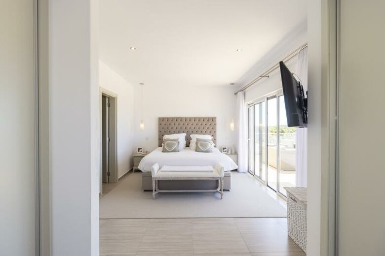 Stunning Algarve Villa (20 mins from Lagos) - Budens, Portugal