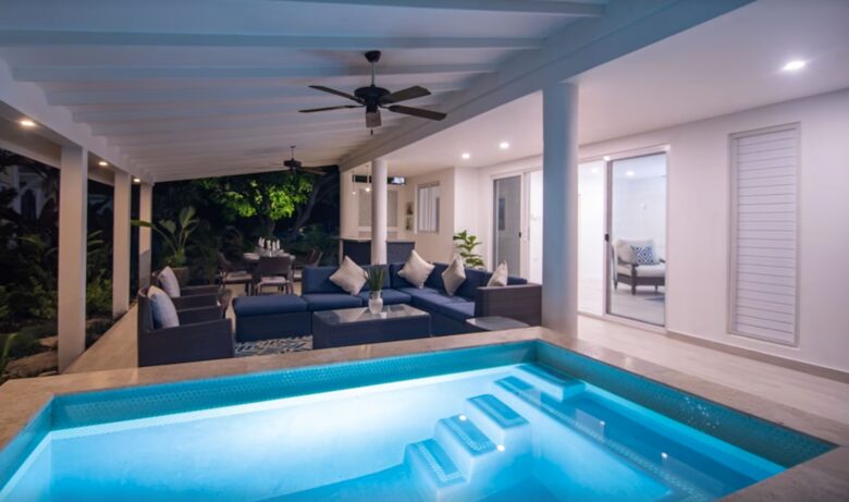 Private plunge pool (not a hot tub)