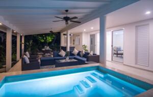 Private plunge pool (not a hot tub)