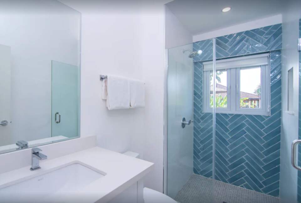 Bedroom 1 ensuite bath