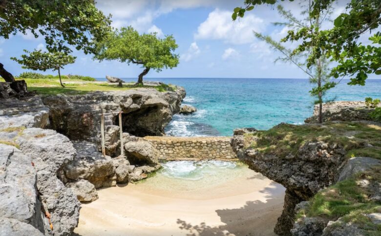 Little Sandy Cove, perfect for children to play with supervision