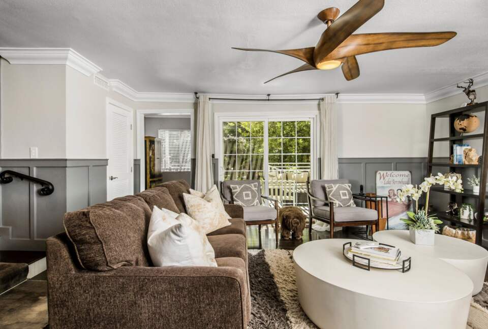 Beautiful Modern Home Walking Distance to Arrowhead Lake and Village - Lake Arrowhead, California