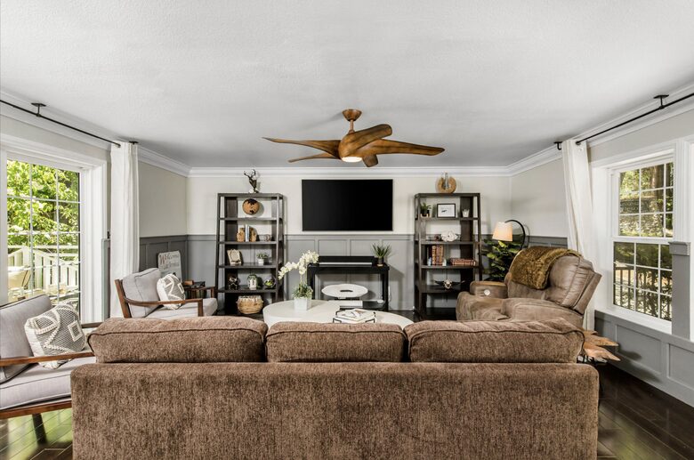 Beautiful Modern Home Walking Distance to Arrowhead Lake and Village - Lake Arrowhead, California