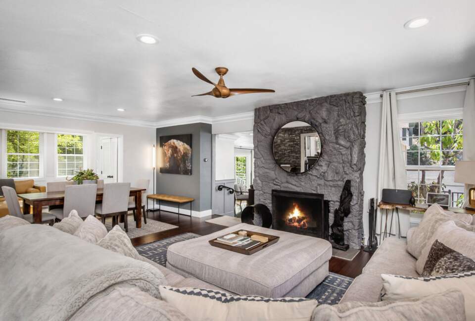 Beautiful Modern Home Walking Distance to Arrowhead Lake and Village - Lake Arrowhead, California