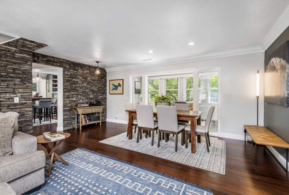 Beautiful Modern Home Walking Distance to Arrowhead Lake and Village - Lake Arrowhead, California