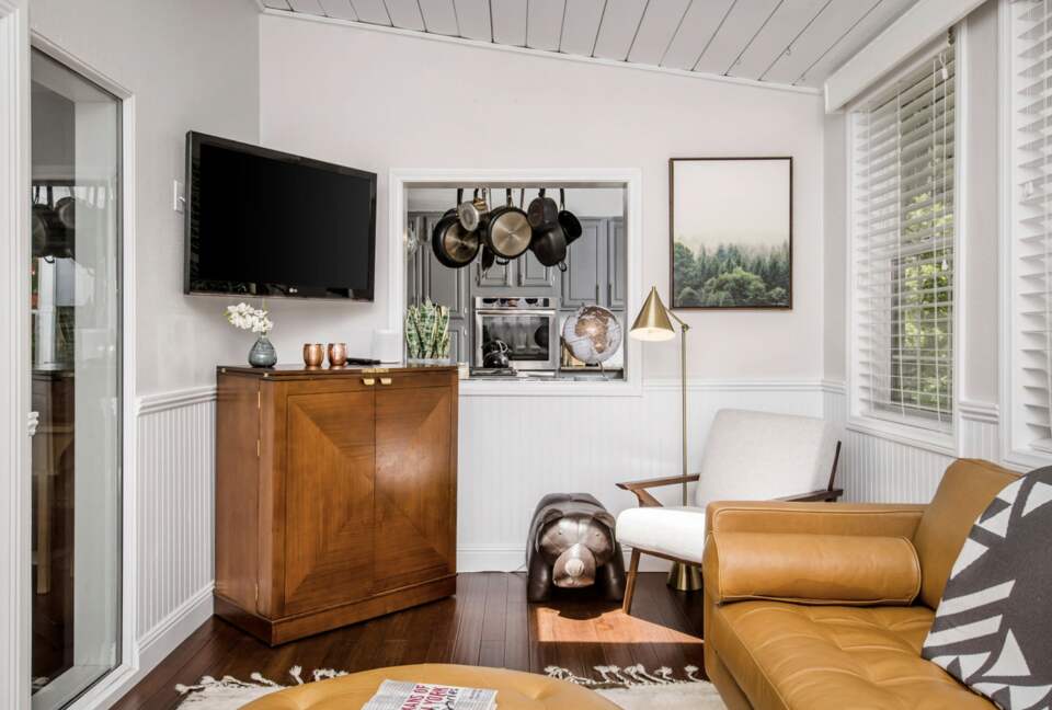 Beautiful Modern Home Walking Distance to Arrowhead Lake and Village - Lake Arrowhead, California