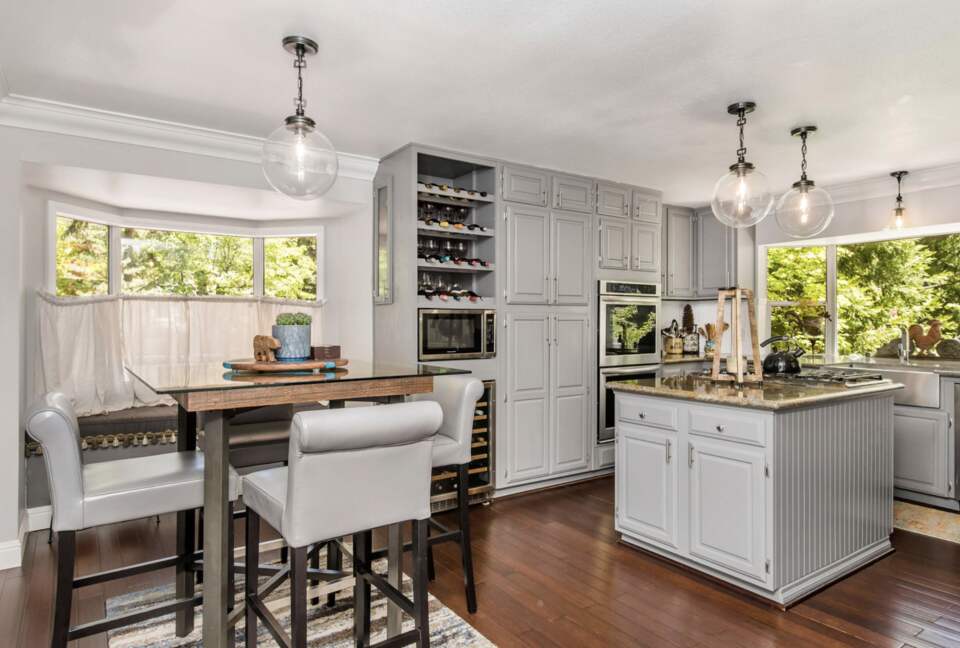 Beautiful Modern Home Walking Distance to Arrowhead Lake and Village - Lake Arrowhead, California