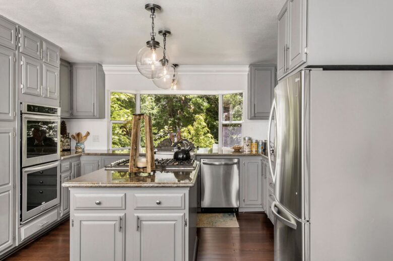 Beautiful Modern Home Walking Distance to Arrowhead Lake and Village - Lake Arrowhead, California