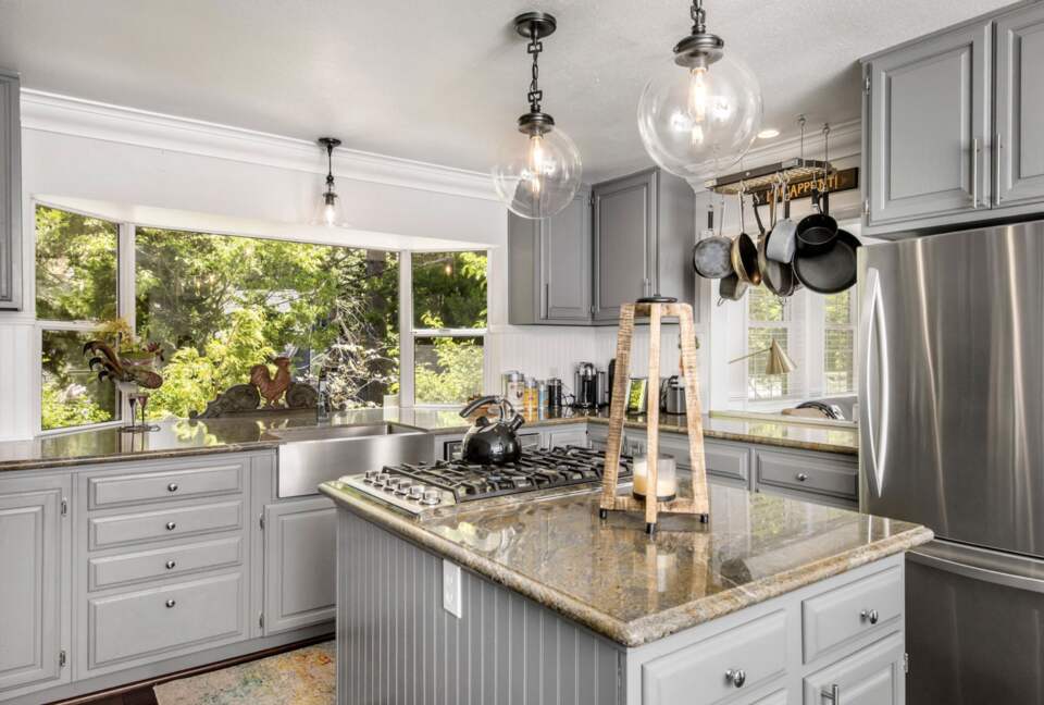 Beautiful Modern Home Walking Distance to Arrowhead Lake and Village - Lake Arrowhead, California