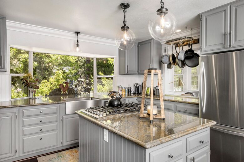 Beautiful Modern Home Walking Distance to Arrowhead Lake and Village - Lake Arrowhead, California