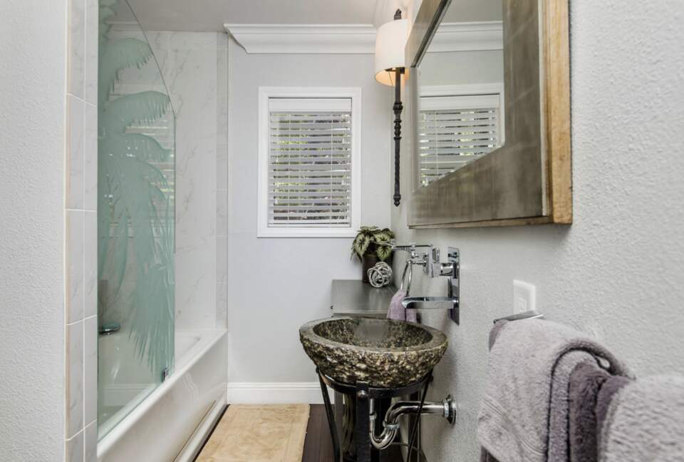 Beautiful Modern Home Walking Distance to Arrowhead Lake and Village - Lake Arrowhead, California