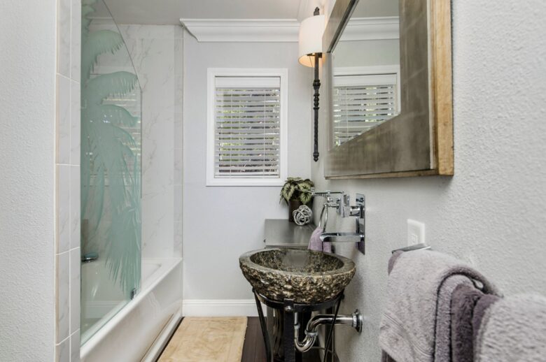 Beautiful Modern Home Walking Distance to Arrowhead Lake and Village - Lake Arrowhead, California